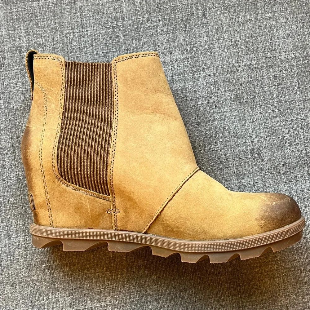 SOREL Joan of Arctic Wedge II Chelsea Leather Boots Slip-On Tan 10.5